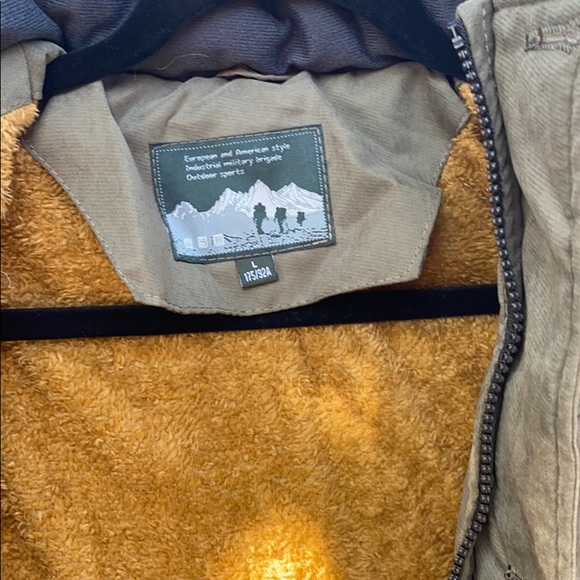 Winter jacket . - Picture 3 of 8